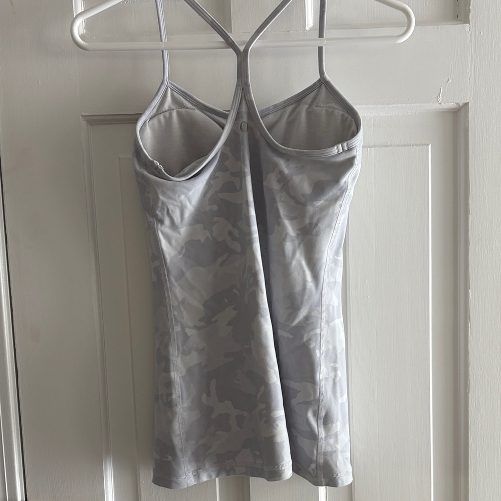 lululemon athletica Power Y Gray Camo Tank Top Size 4 - Picture 2 of 5